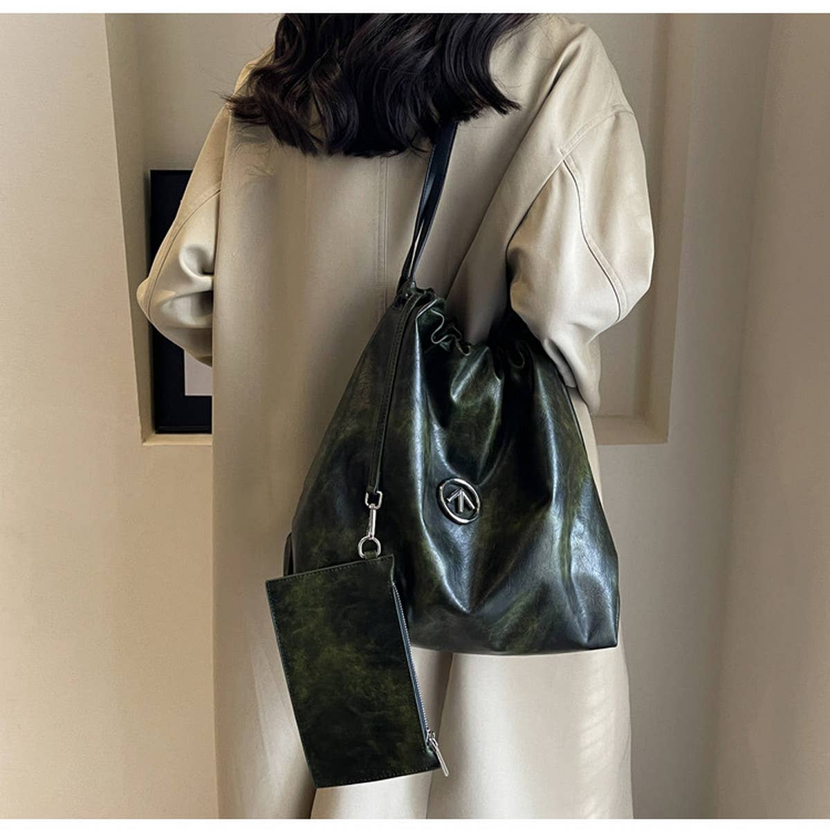 RETRO LARGE-CAPACITY COMMUTER ARMPIT BAG_CWAB1581