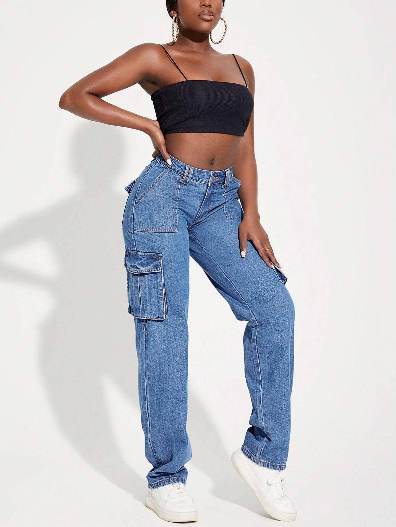 Vintage mid-waist cargo jeans with multiple pockets