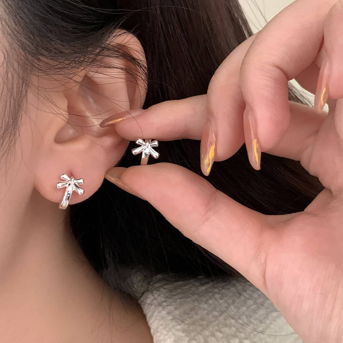 GENTLE AND VERSATILE HIGH-END SIMPLE BOW EARRINGS