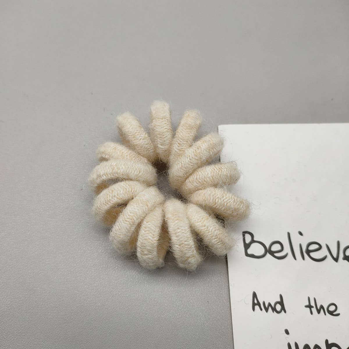 VERSATILE AND REFRESHING KNITTED HAIR TIE