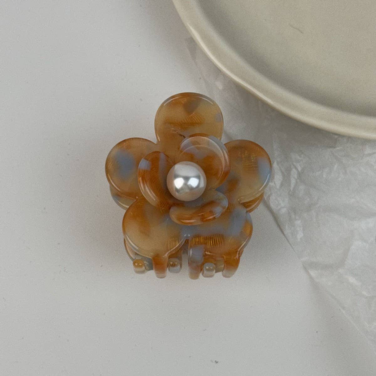 Medium double pearl flower clip with acetic acid texture