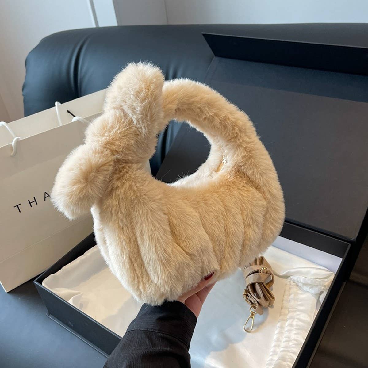 WINTER SOLID COLOR PLEATED CROSSBODY PLUSH BAG_CWAB3923