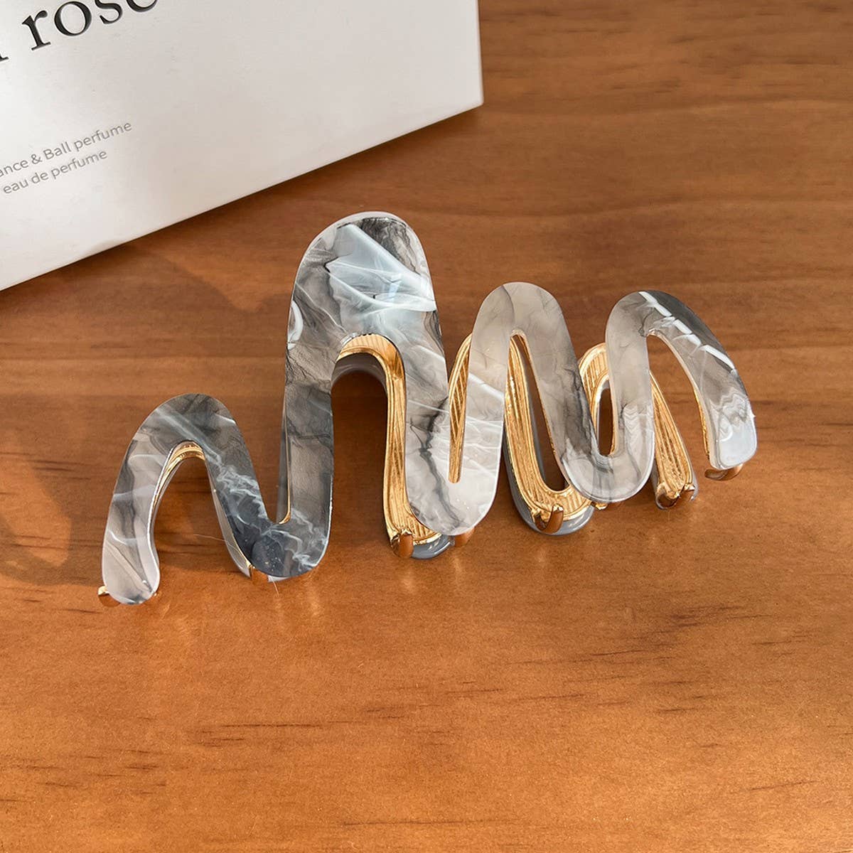 Elegant Wave Metal Claw ? Large Sweet Hair Clip