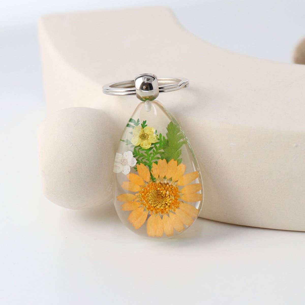 CREATIVE REAL FLOWER KEYCHAIN CAR PENDANT