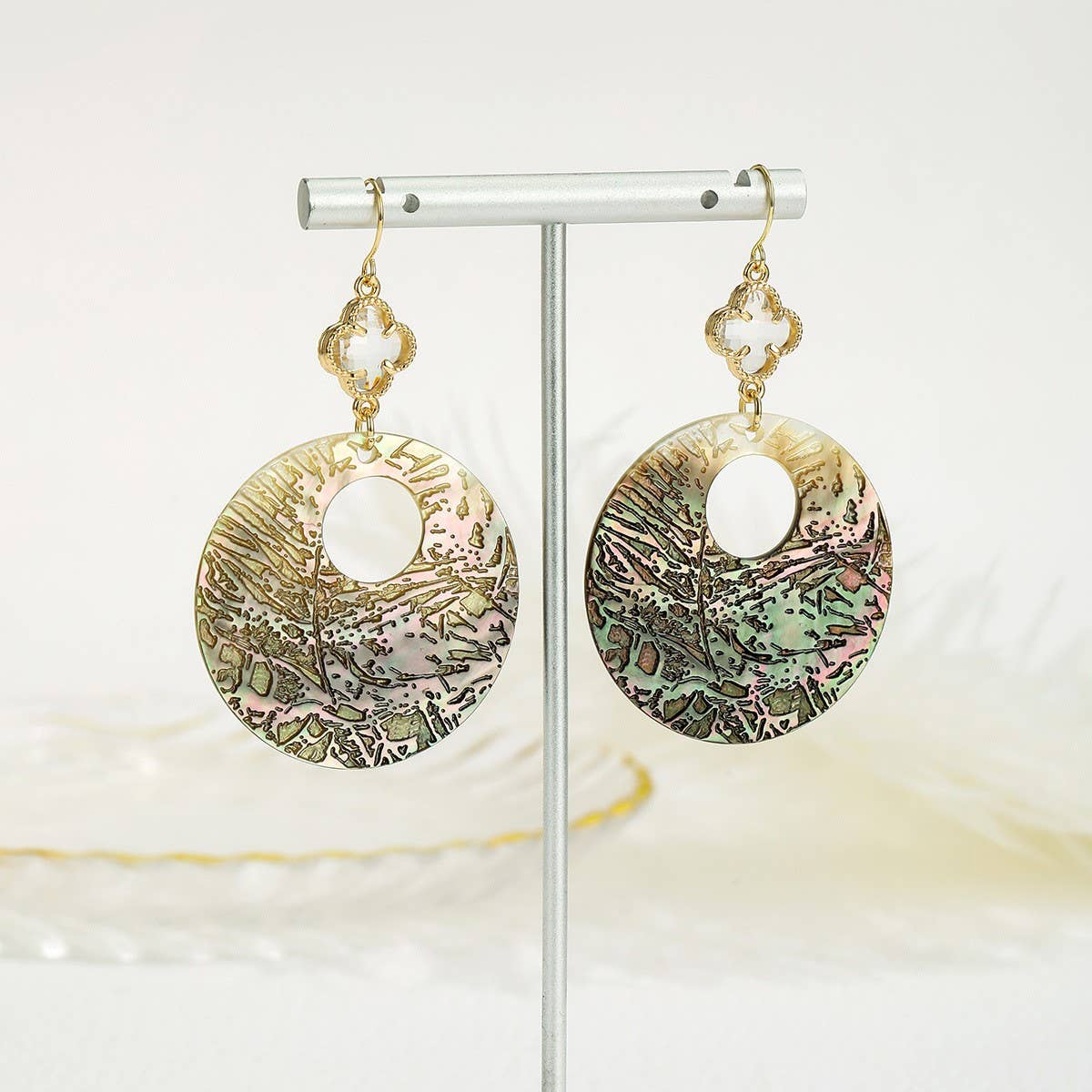 FASHION HOLLOW BLACK SHELL CARVED EARRINGS_CWMM4263