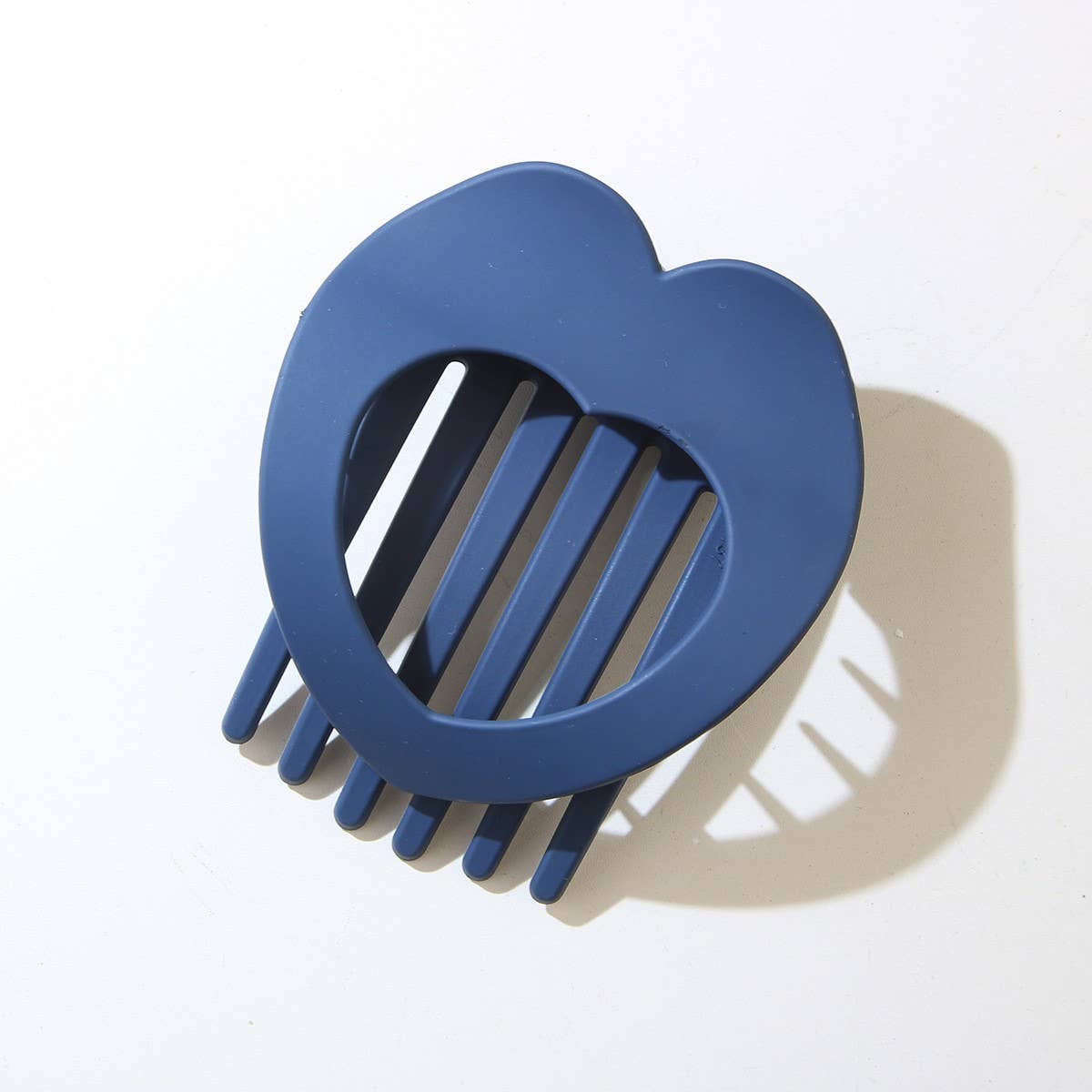 CWAHA07407_HOLLOW HEART NO-CREASE DUCKBILL HAIR CLIP