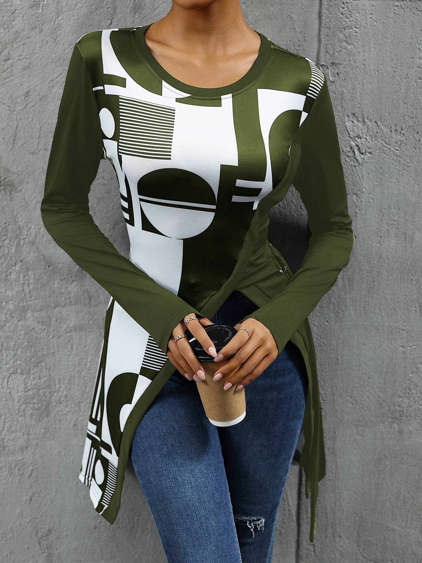 ELEGANT GEOMETRIC PRINT MEDIUM LENGTH SLIT TSHIRT