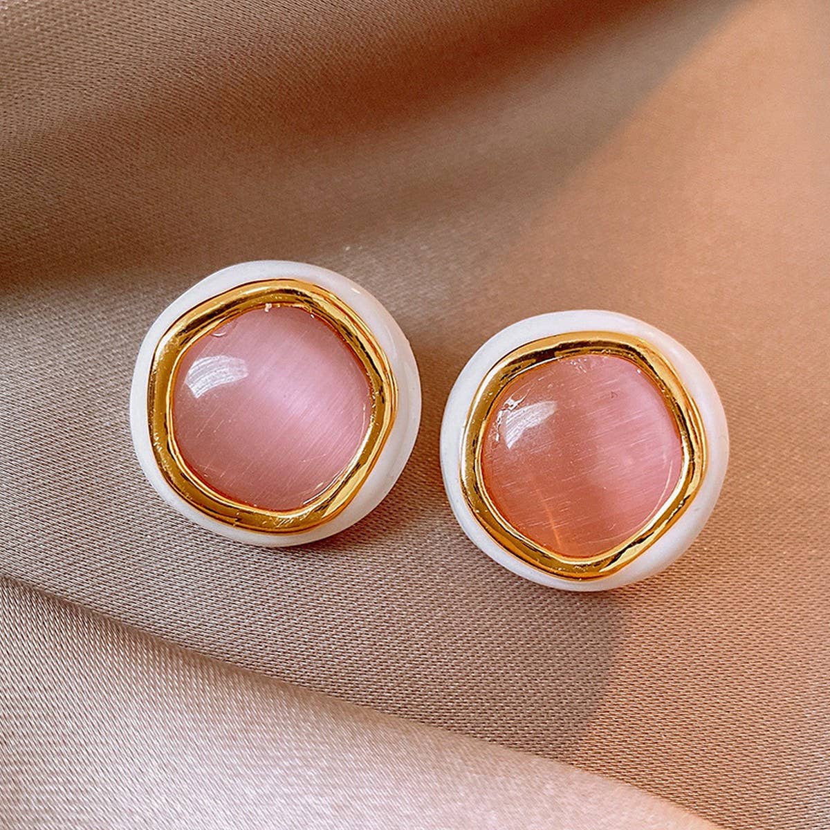 ROUND NICHE TEMPERAMENT EARRINGS