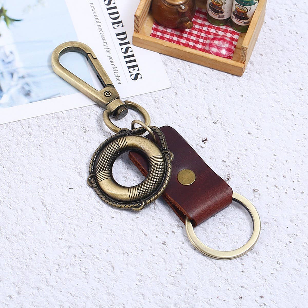NEW ALLOY BRONZE PENDANT RETRO COWHIDE KEYCHAIN