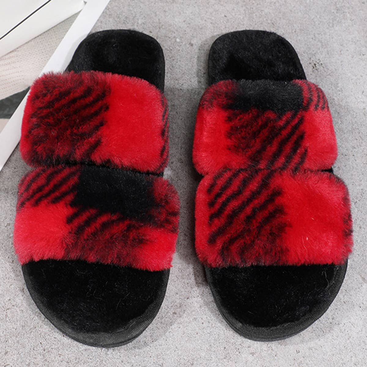HOME TWO-COLOR PLAID PLUSH SLIPPERS