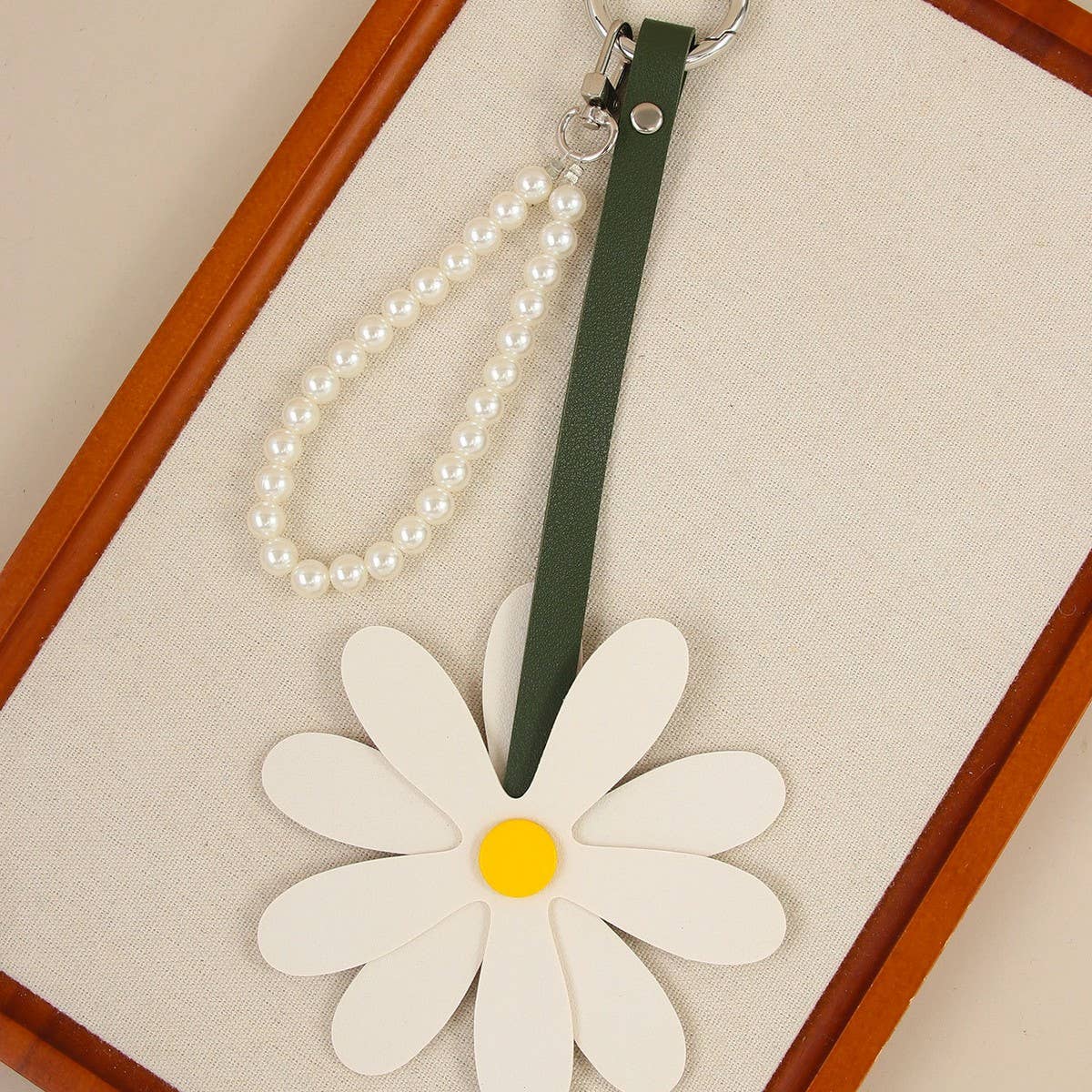 Cute PU Daisy Pearl Chain Flower Keychain Charm