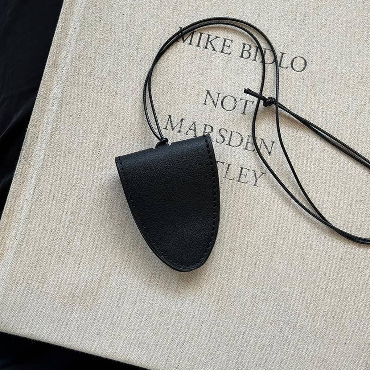 GEOMETRIC HANGING NECK TEMPERAMENT BAG NECKLACE