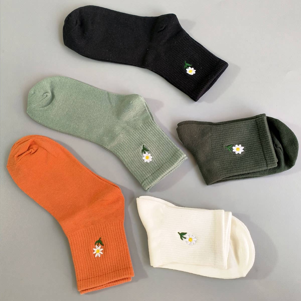 Solid Color Daisy Socks, Cotton Mid-Calf Style_CWMS088