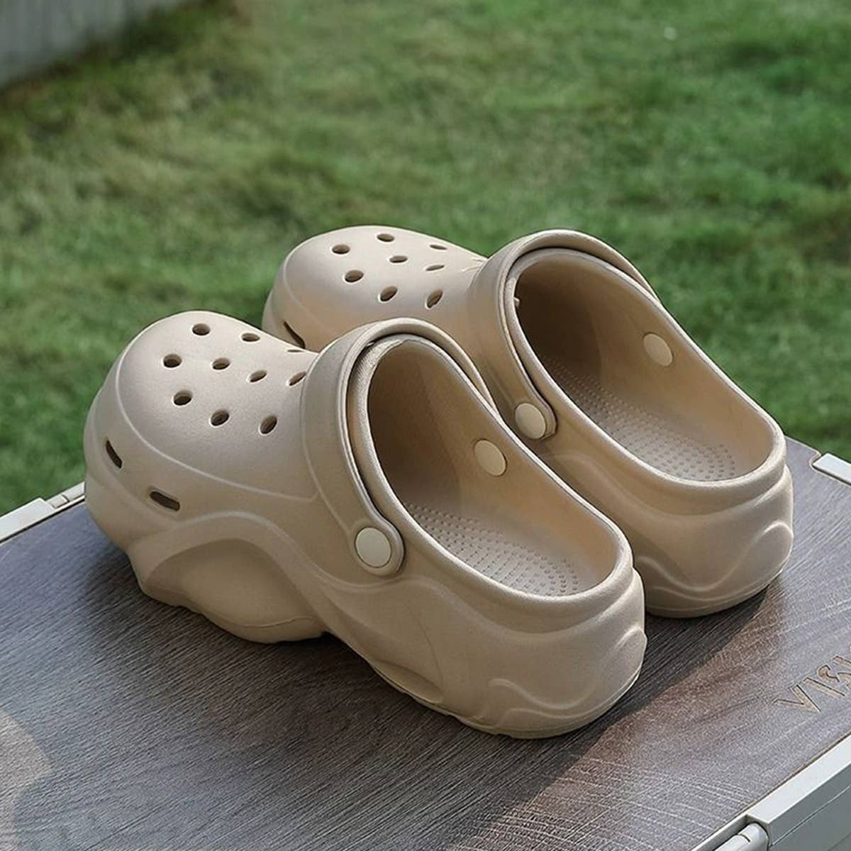 2024 NEW FASHION BEACH NON-SLIP HOLE SHOES_CWSHS0807