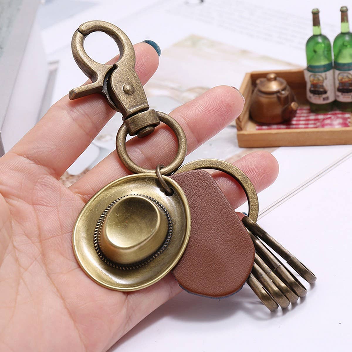 CREATIVE RETRO HAT LEATHER CAR KEYCHAIN