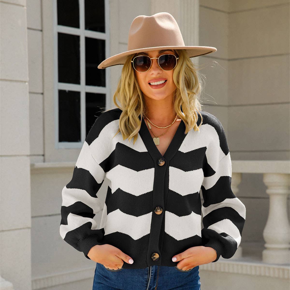 V-neck knit short trend age reduction cardigan