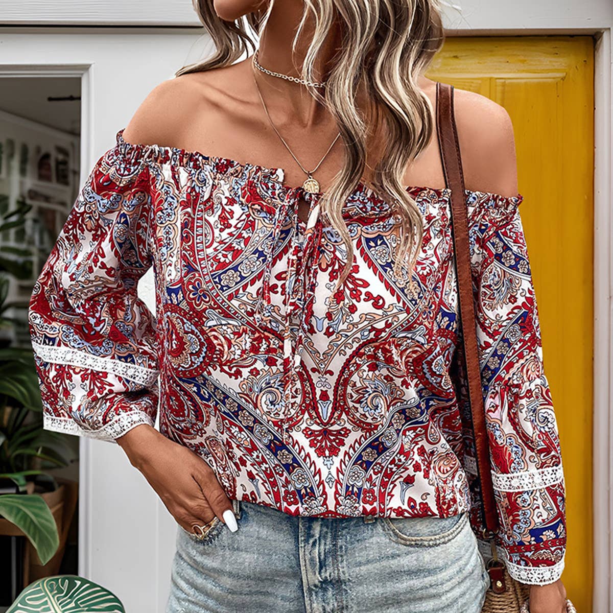 Irregular strapless neckline with long sleeves