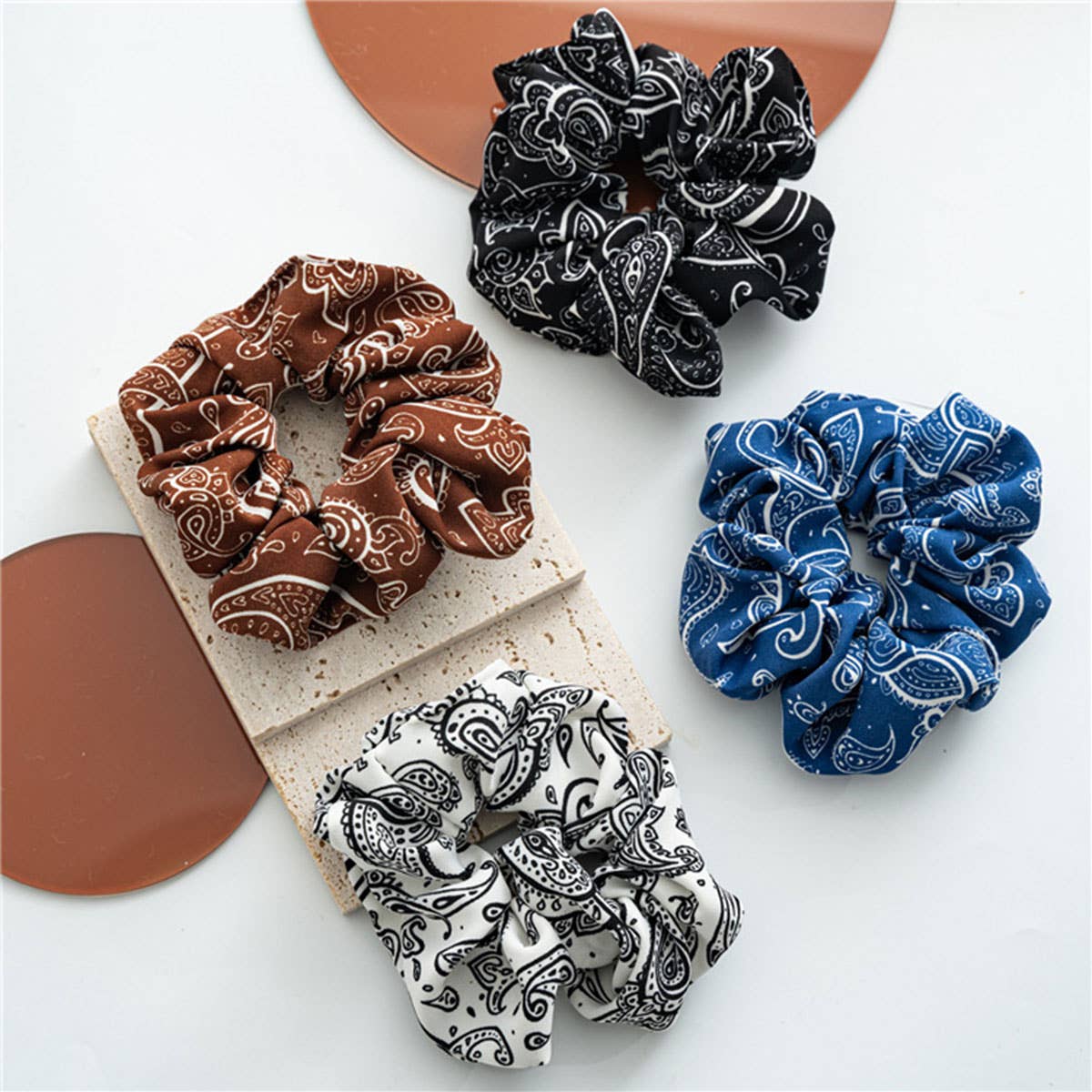 PAISLEY PRINT SCRUNCHIES_CWAHA0351