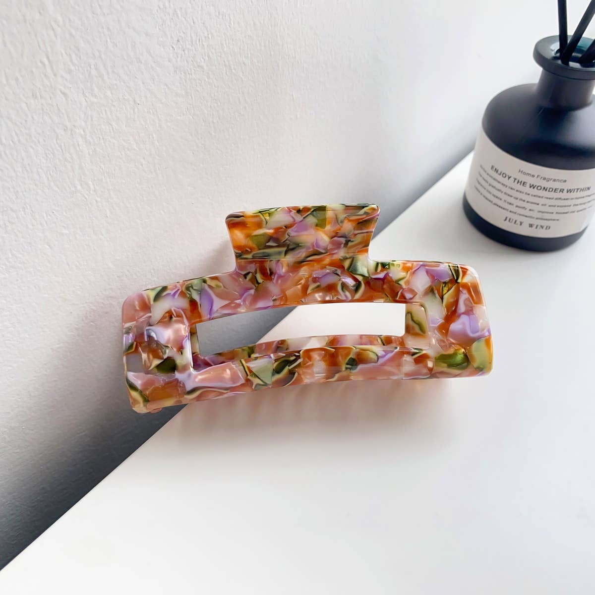 Retro and high-end acetate leopard hair clippers