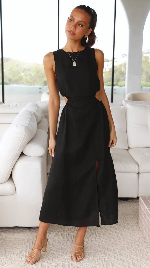 Solid-color waist-cinched round-neck dress