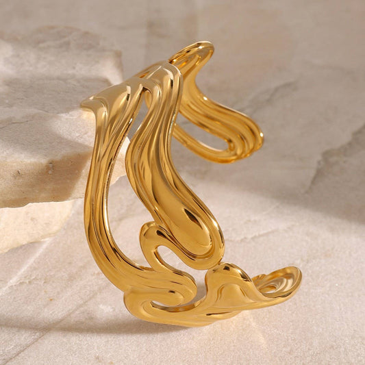 18K Gold Irregular Wave Textured Open Bangle_CWAJE4706