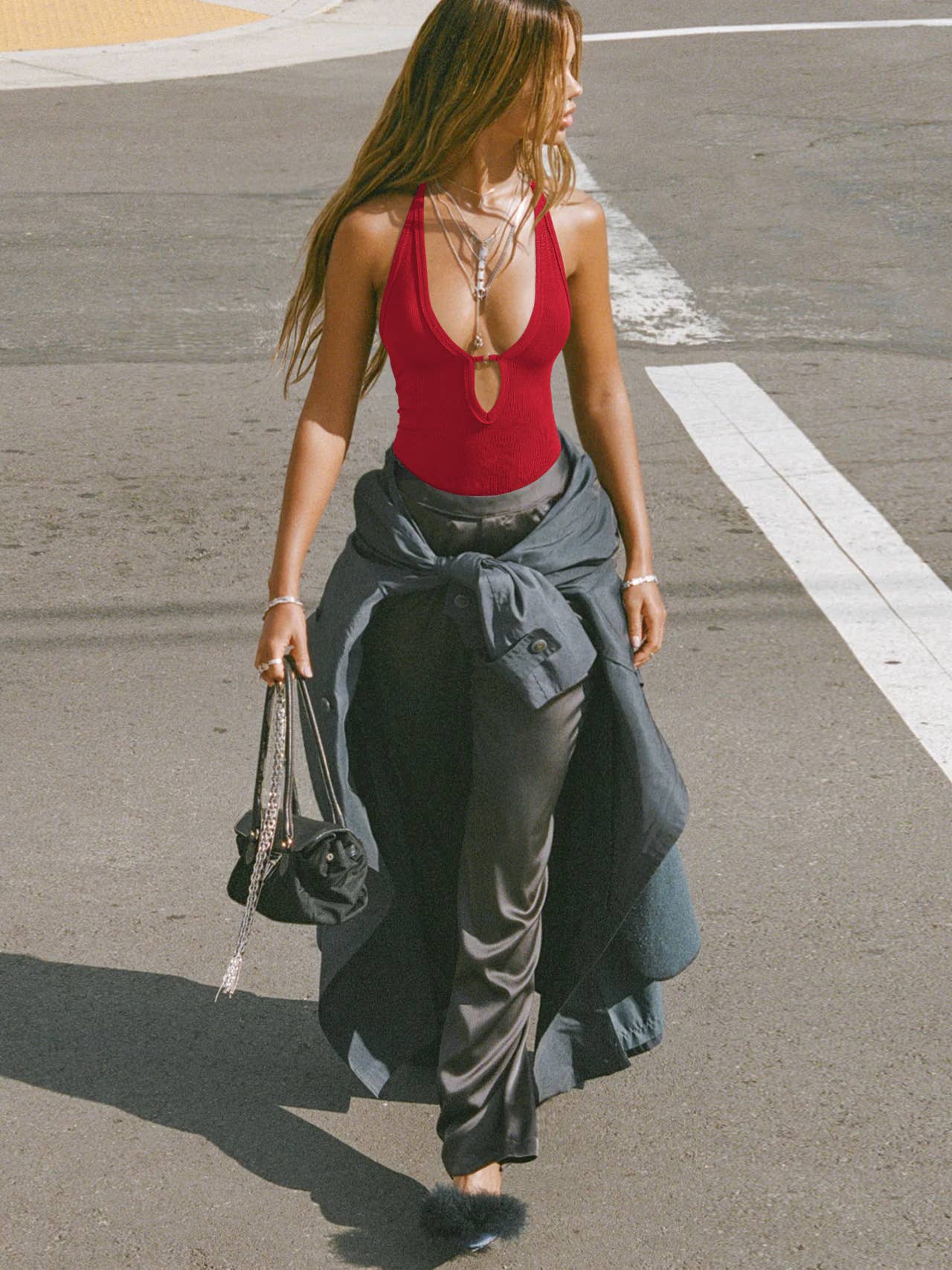 A HOLLOWED-OUT NECKLACE-STYLE SLIMMING HALTER_CWTTK1112