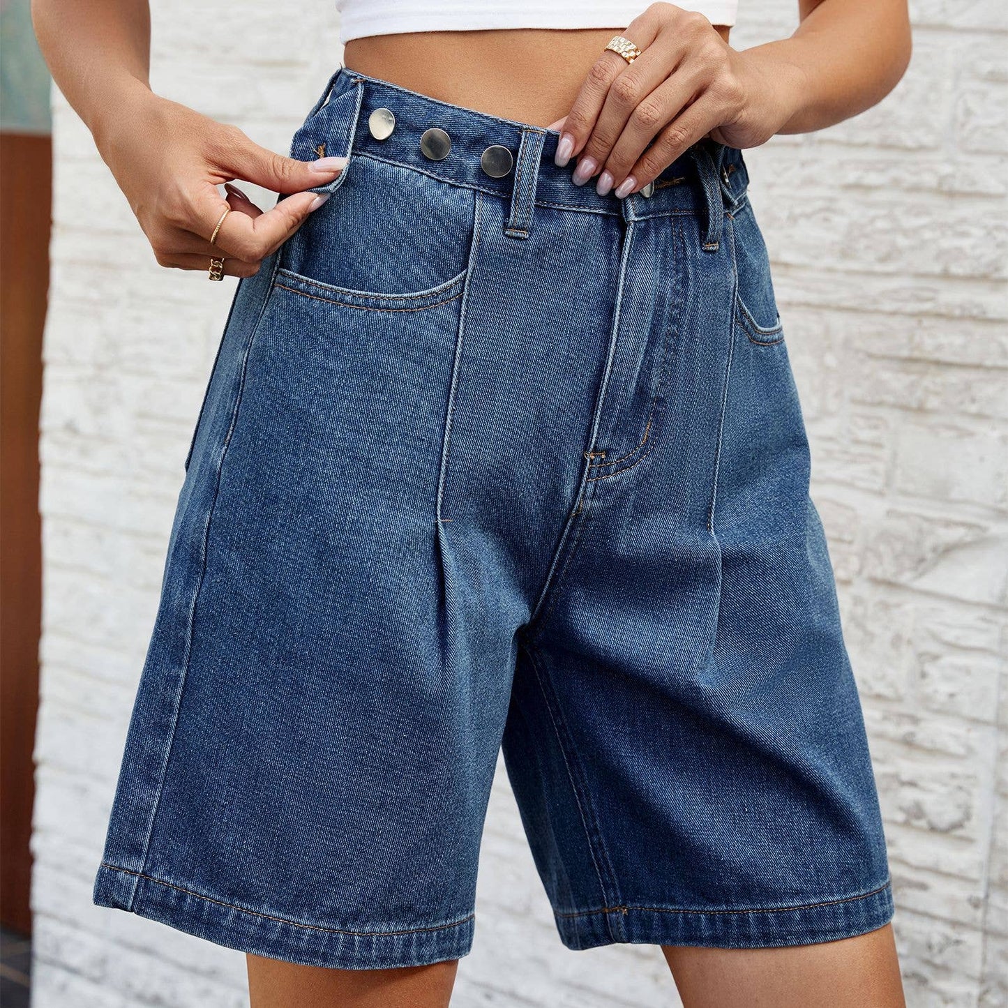 WASHED WAIST ADJUSTABLE DENIM QUARTER SHORTS