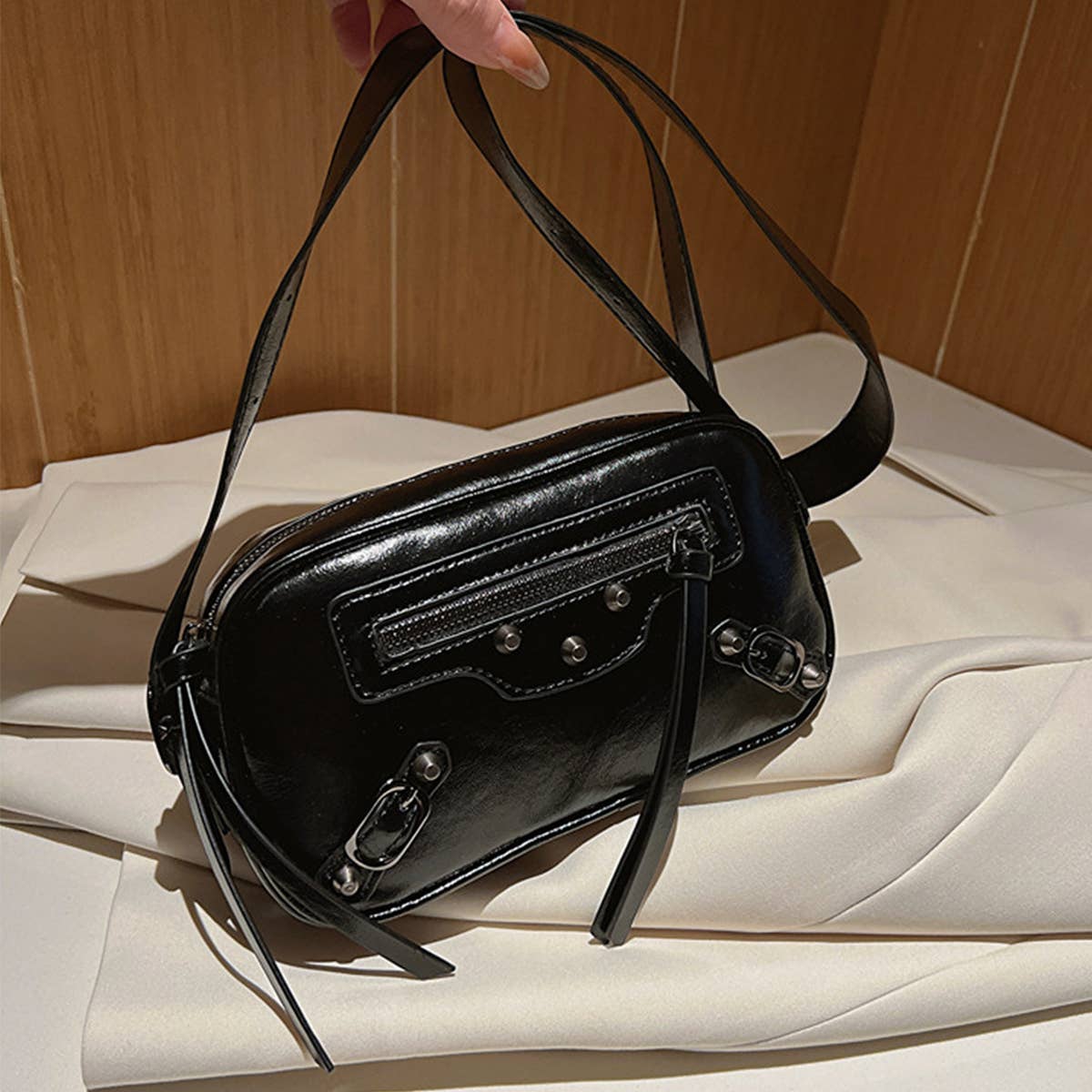 RETRO RIVET SMALL SQUARE SHOULDER BAG_CWAB1590