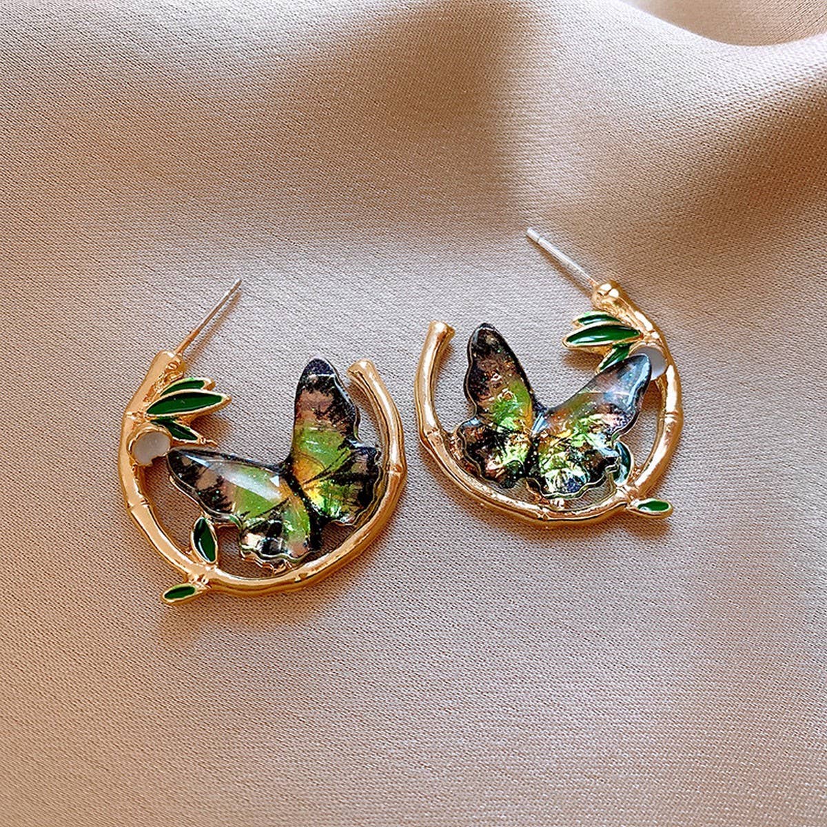 ROUND BAMBOO LEAF BUTTERFLY EARRINGS