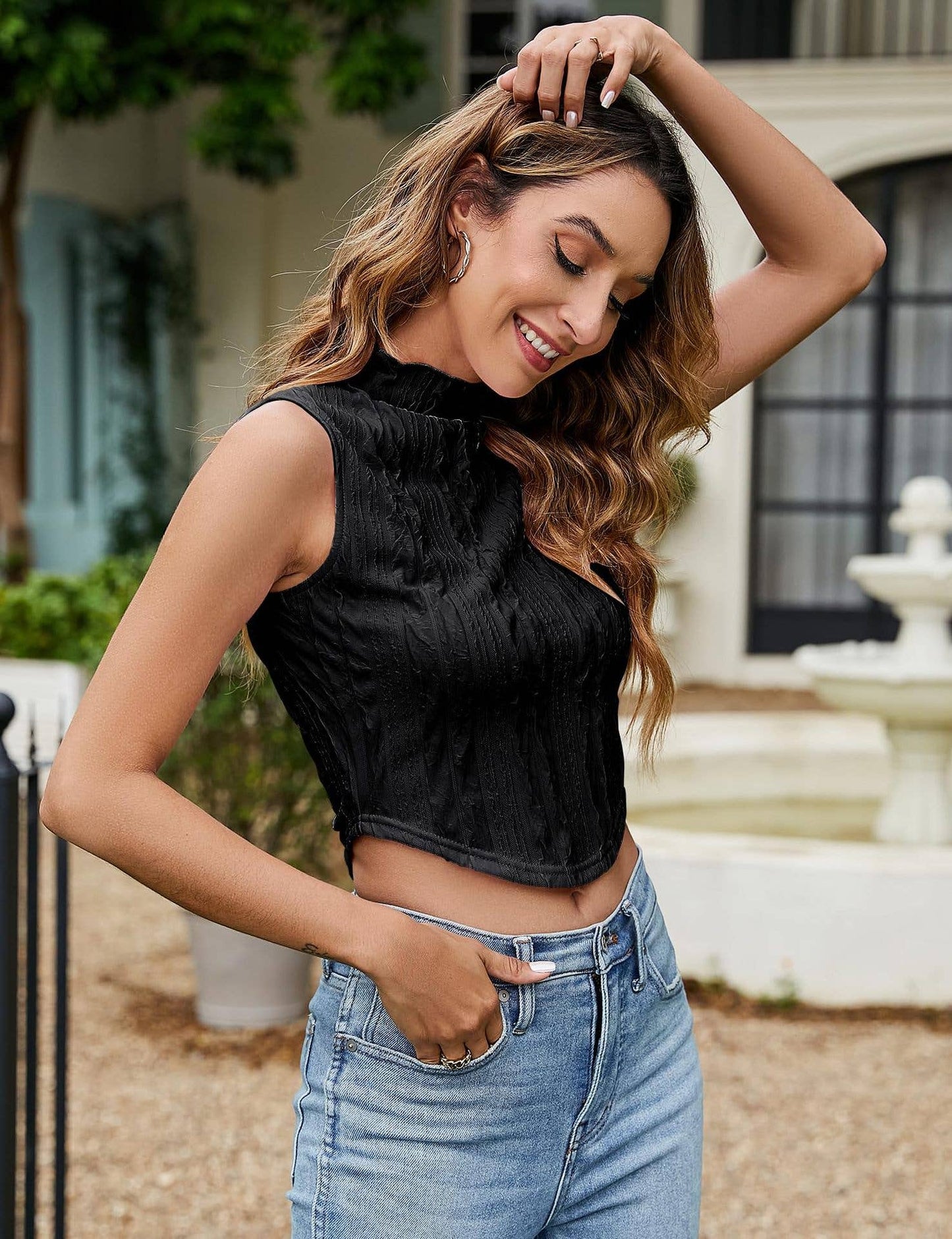 Textured casual knit crew neck slim-fit crop vest