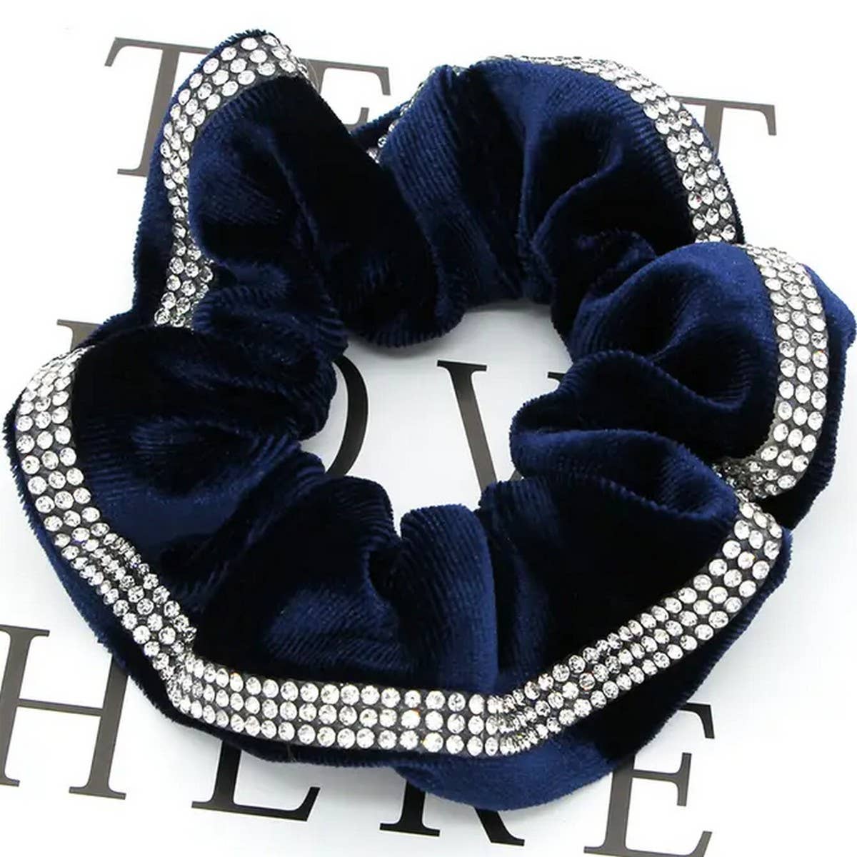 SOLID COLOR  VELVET SCRUNCHIE_CWAHA0173