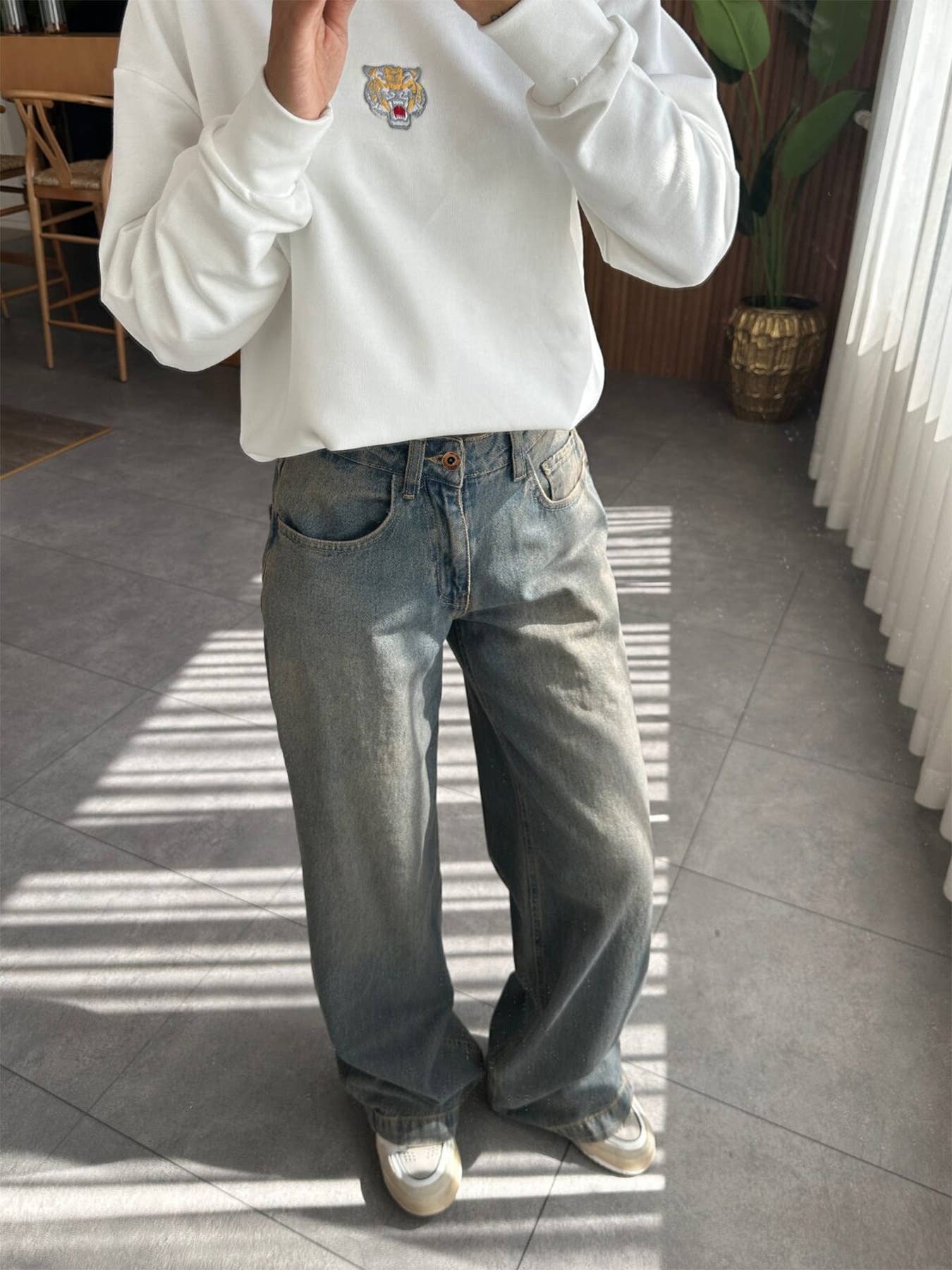 Slightly elastic straight-leg denim trousers