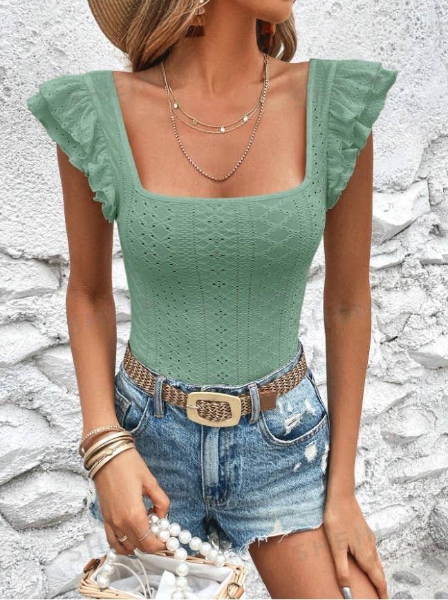 Square-neck ruffled solid color slim T-shirt