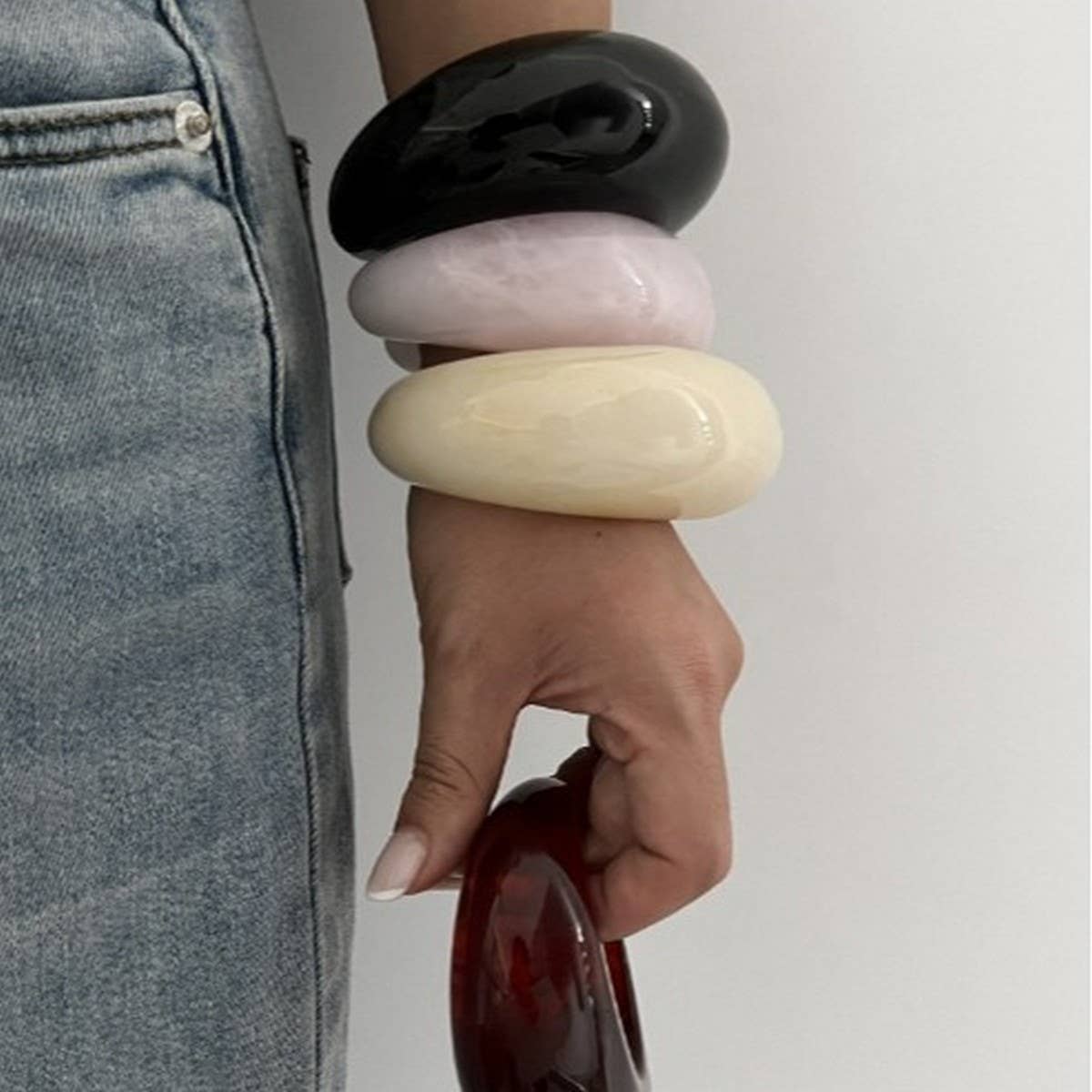 FASHIONABLE MULTI-COLOR CURVED TEXTURE BRACELET