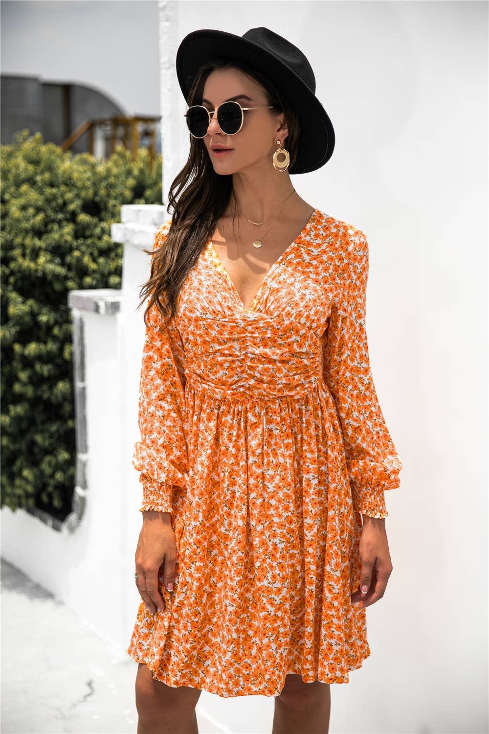 V-NECK LONG-SLEEVED PINCHED WAIST SHORT DRESS