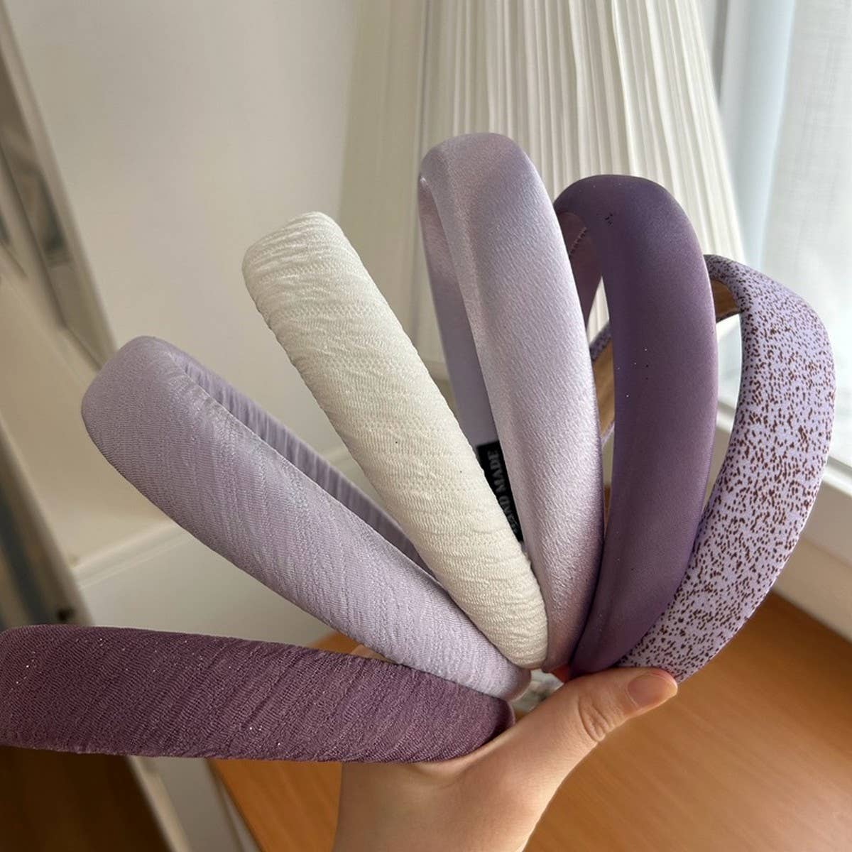 GENTLE PURPLE WIDE-BRIMMED HEADBAND