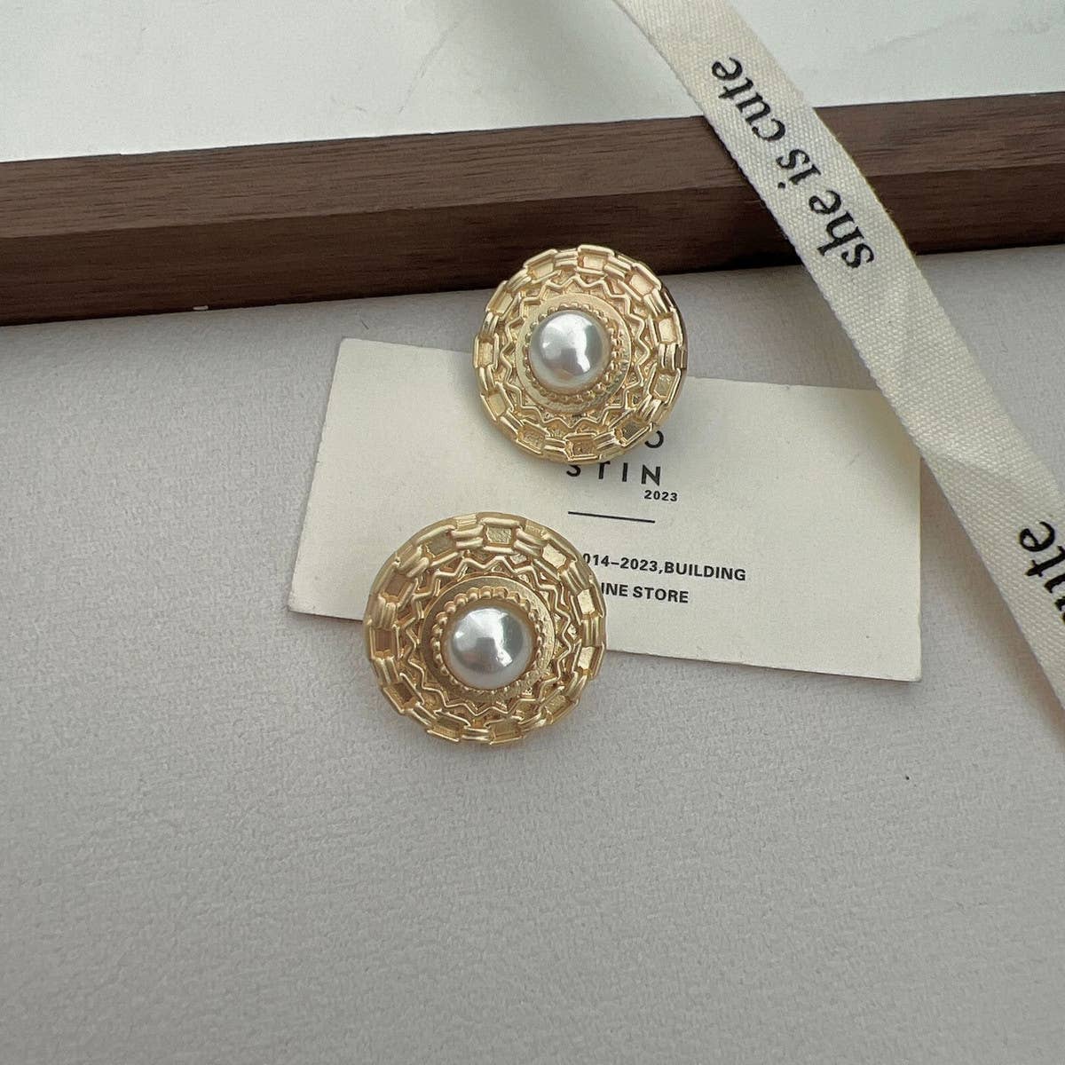 FASHIONABLE DISC PEARL EARRINGS