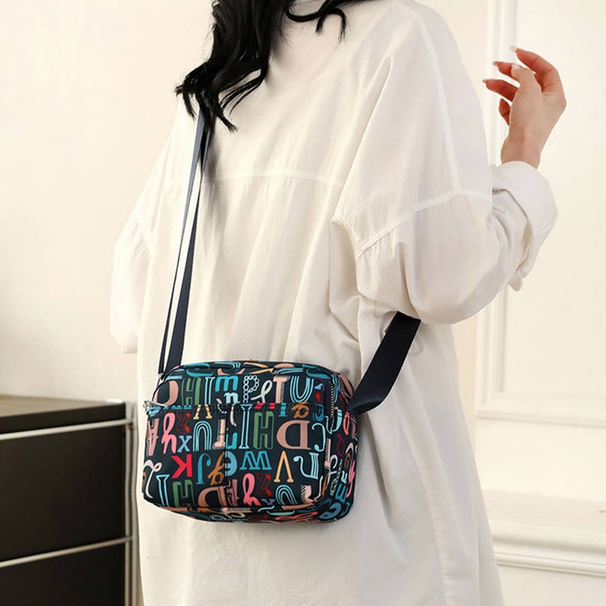 NYLON LARGE CAPACITY SHOULDER MESSENGER BAG_CWAB3487