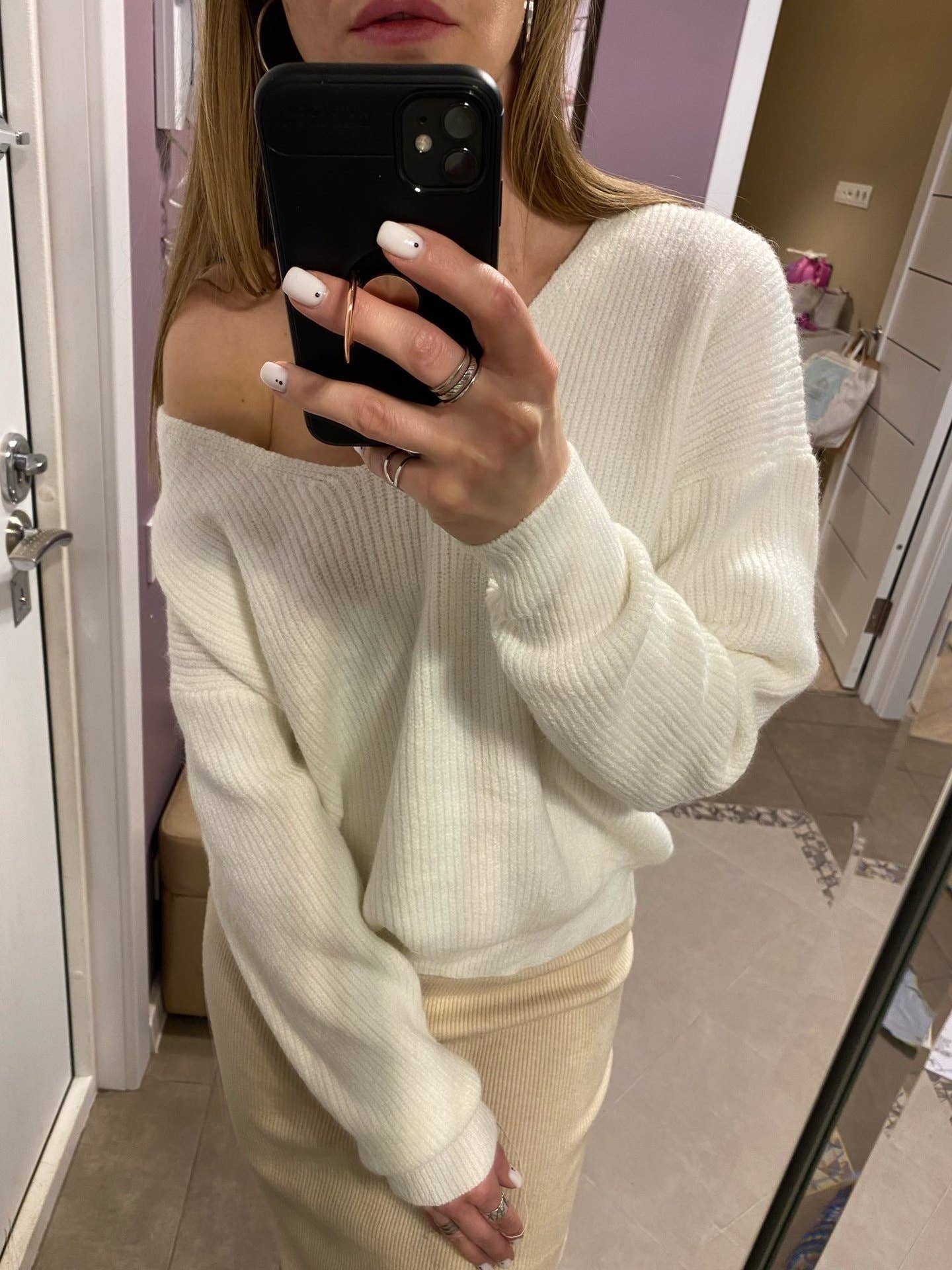 SLOUCHY V-NECK SWEATER WITH THICK LONG SLEEVES