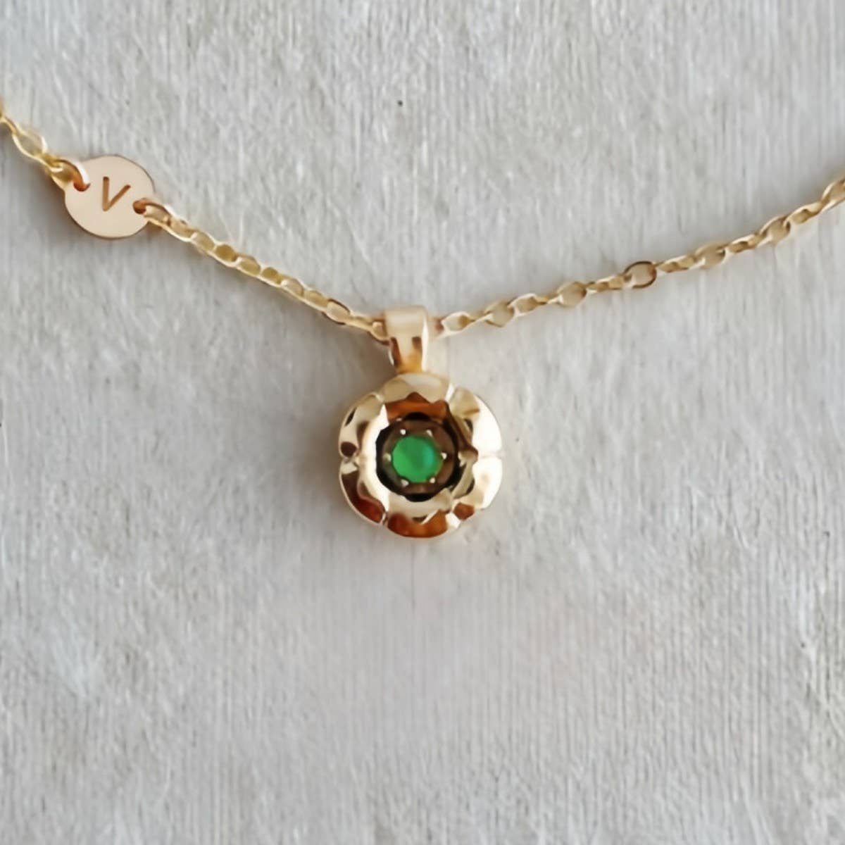 DECEMBER FLOWER ROTATING FLOWER LUCKY NECKLACE