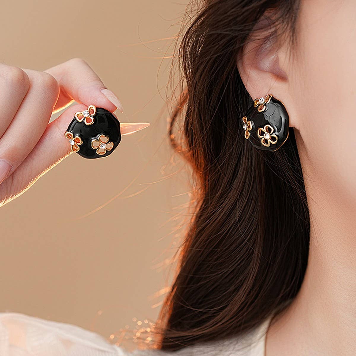 ROUND HOLLOW FLOWER FASHION EARRINGS