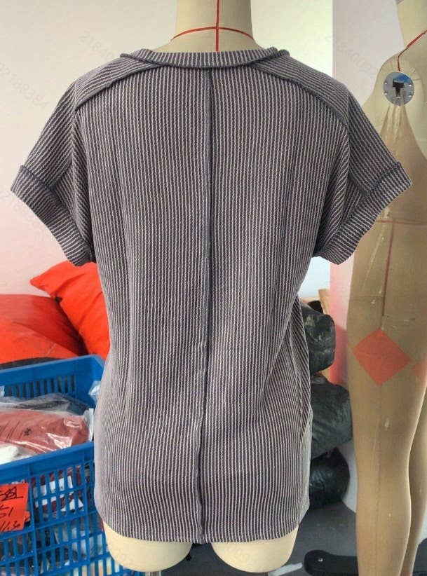 Fashion two-tone twist short sleeve V-neck shirt