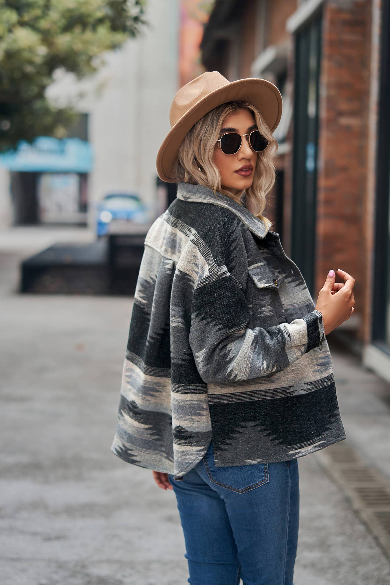 SHORT LAPEL POCKET BUTTON COAT