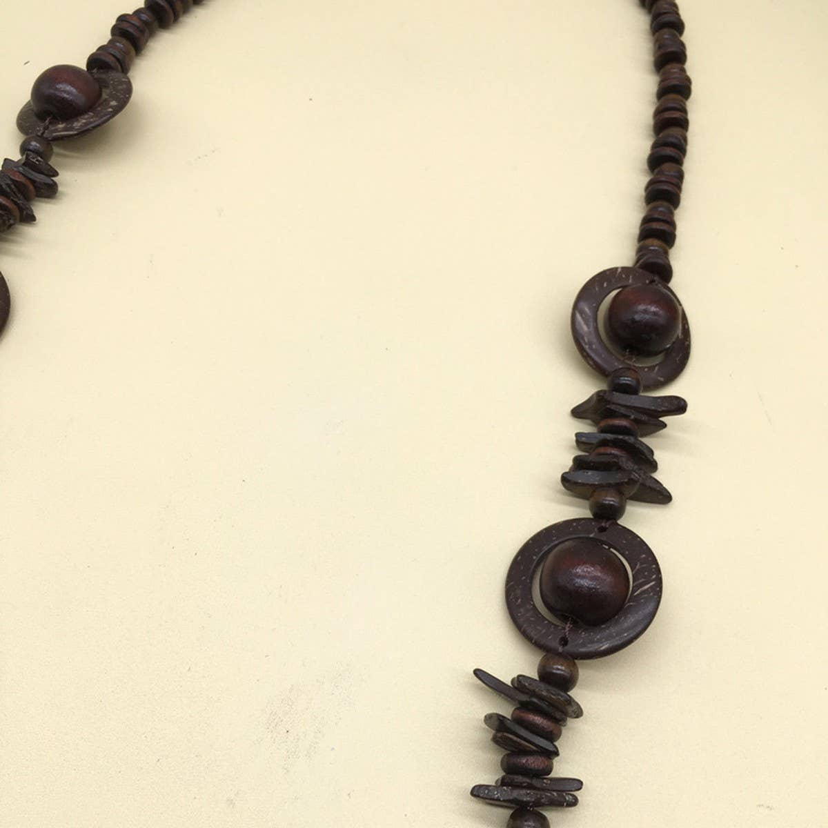 COCONUT WOOD BEAD SINGLE LAYER SWEATER CHAIN