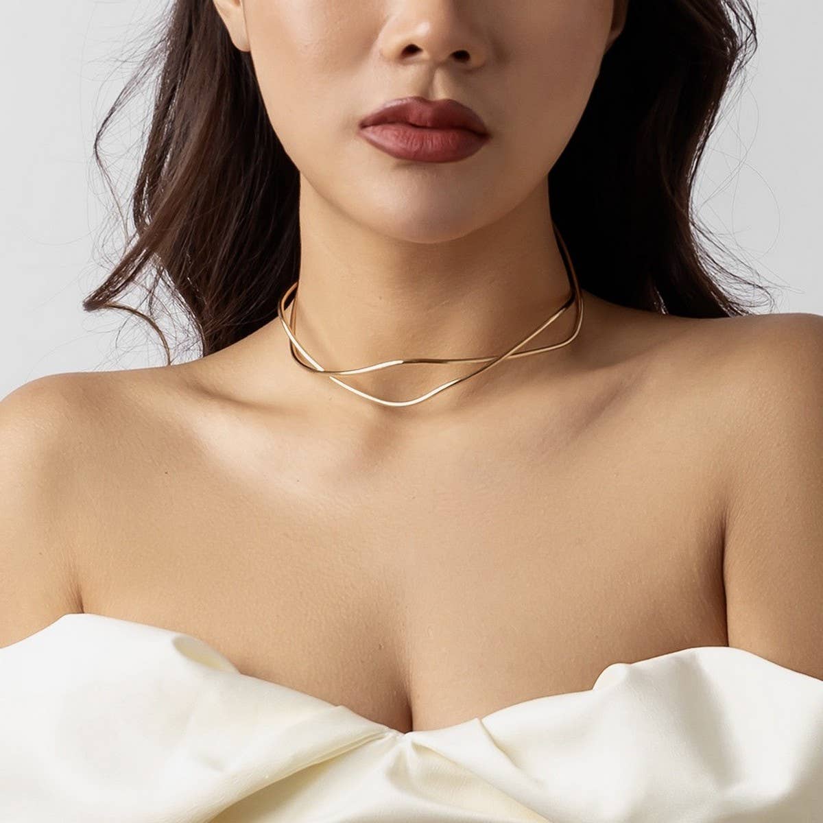 FASHIONABLE HIGH-END CROSS OUTLINE NECKLACE