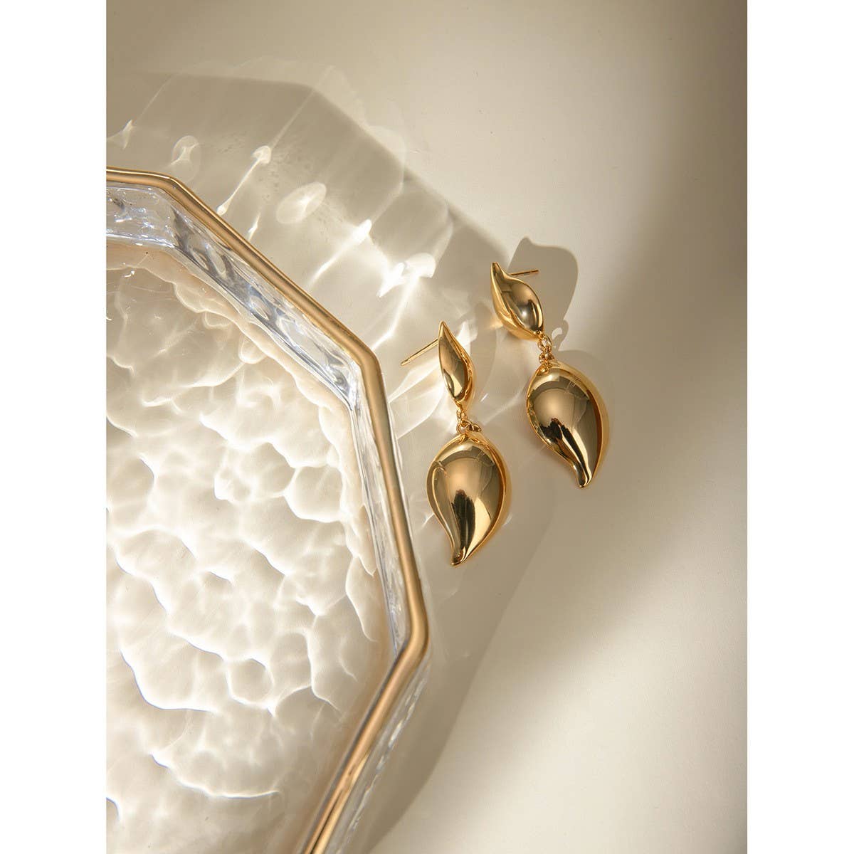 SIMPLE PETAL TEARDROP-SHAPED POLISHED EARRINGS_CWAJE1794