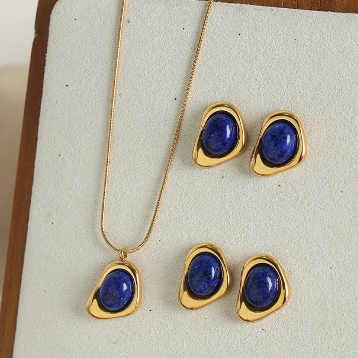 INLAID SAPPHIRE PENDANT NECKLACE JEWELRY
