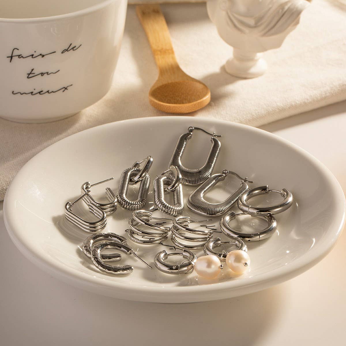 HIGH-GRADE LIGHT LUXURY TITANIUM STEEL EARRINGS