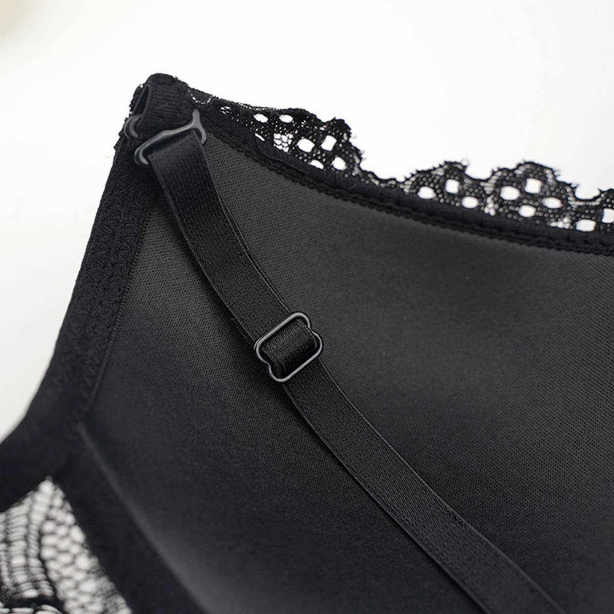 BLACK LACE UNDERWEAR SET WITH RIMS_CWMU0146