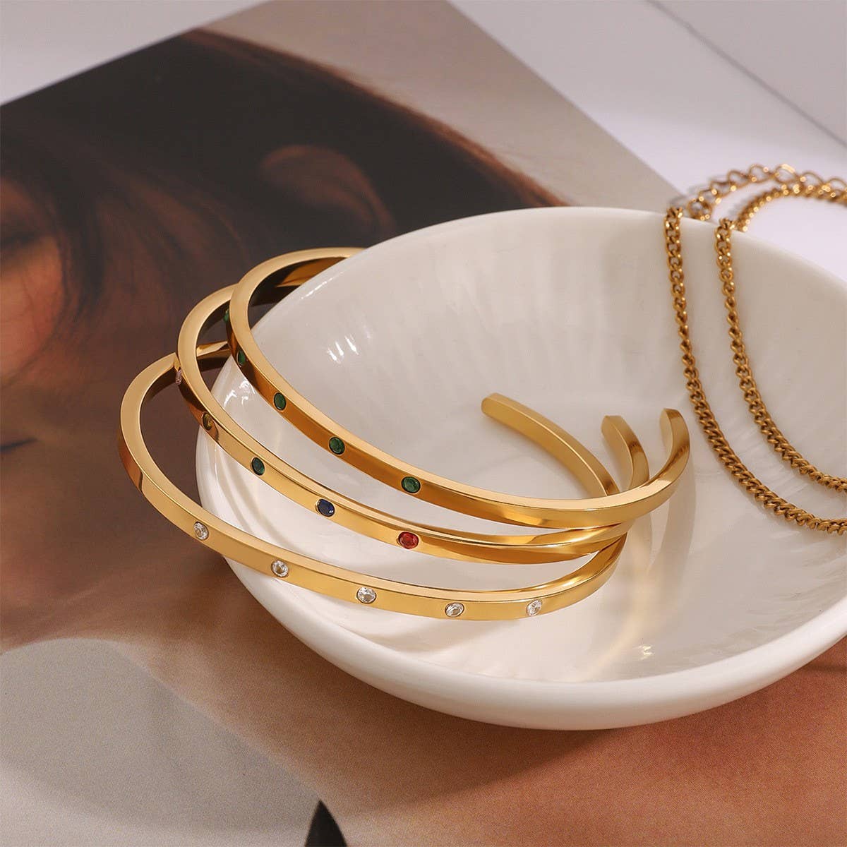 18K Gold Mixed Color Round Diamond Open Bracelet_CWAJE4727